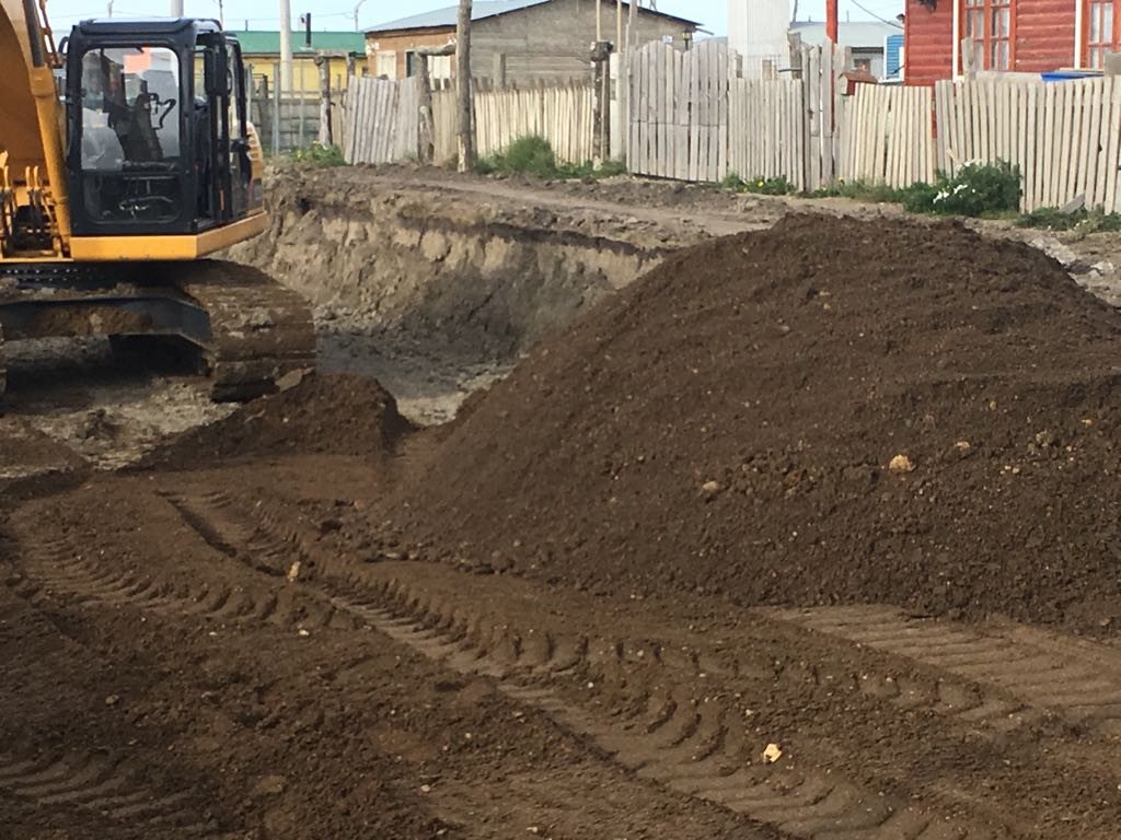 Acopio de suelo junto a la excavación