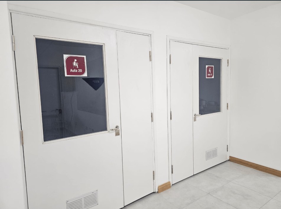 Puertas de las aulas 19 y 20
