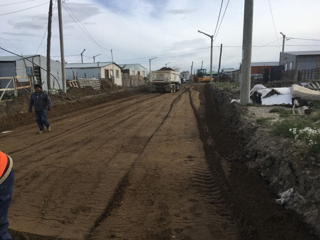 Calle perfilada con el volcador al fondo