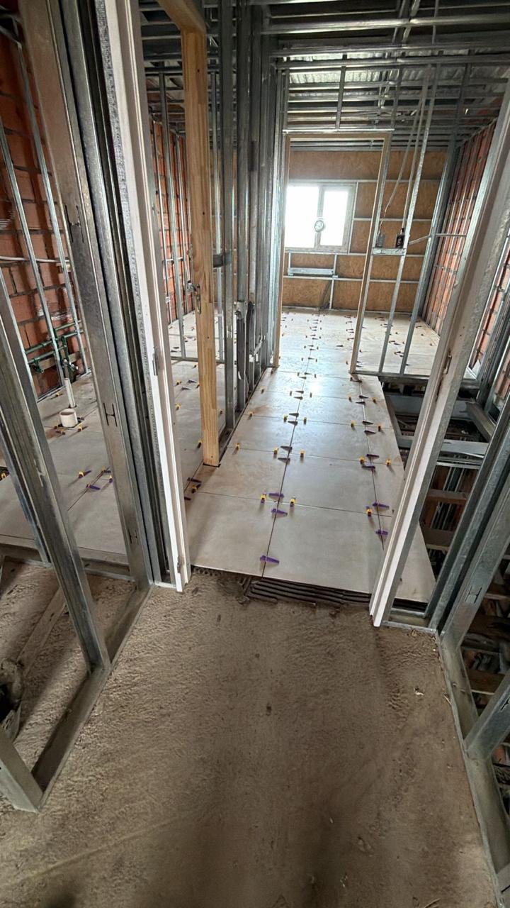 Tabiques de steel framing y colocación de porcellanato
