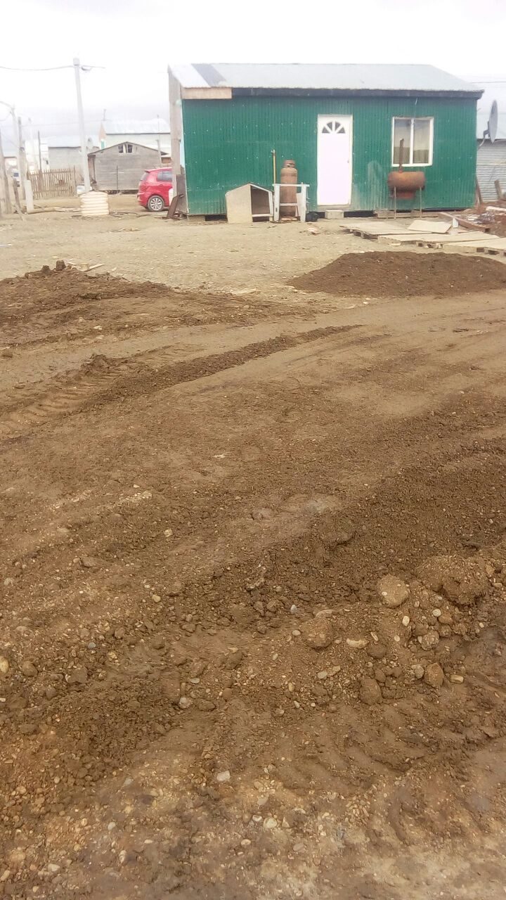 Terreno nivelado frente a una vivienda