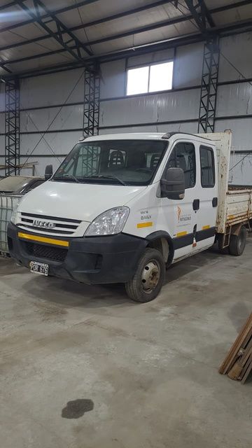 Camión Iveco caja playa