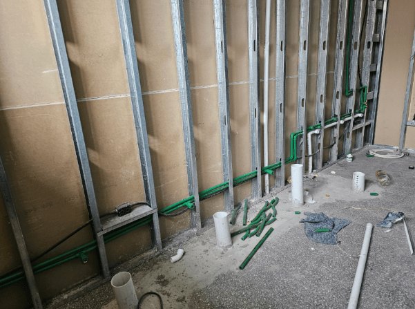 Aulas nuevas con aberturas colocadas